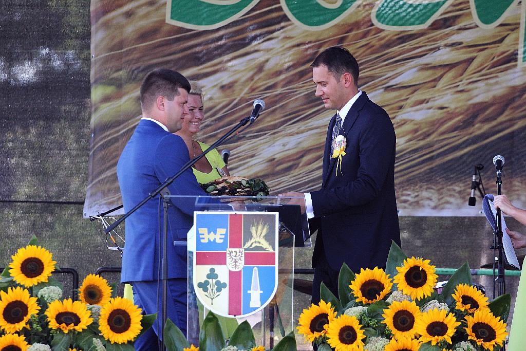 Mieszkańcy gminy Miłkowice celebrują święto doroczne plonów