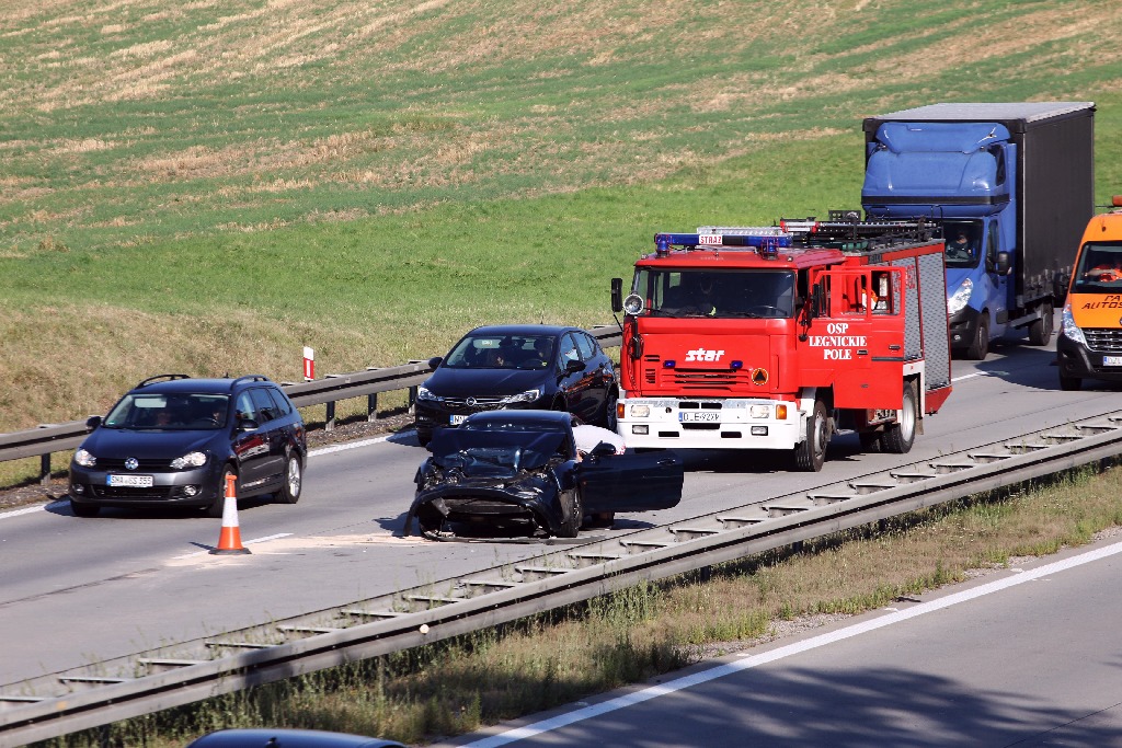 Niedzielna kolizja dwóch samochodów  na autostradzie A 4