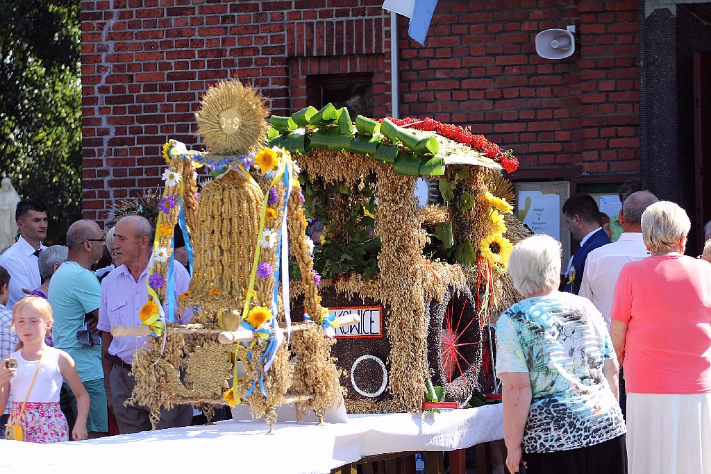 Mieszkańcy gminy Miłkowice celebrują święto doroczne plonów