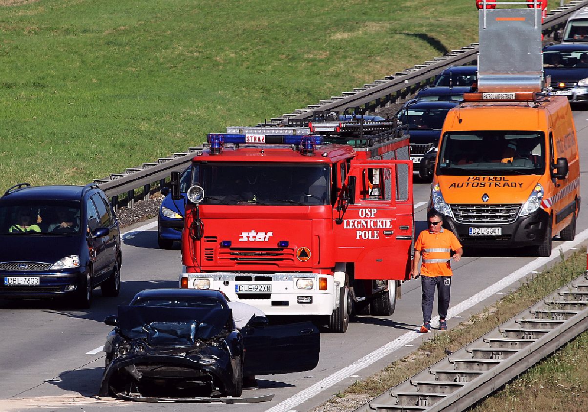 Niedzielna kolizja dwóch samochodów  na autostradzie A 4