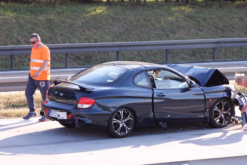 Niedzielna kolizja dwóch samochodów  na autostradzie A 4