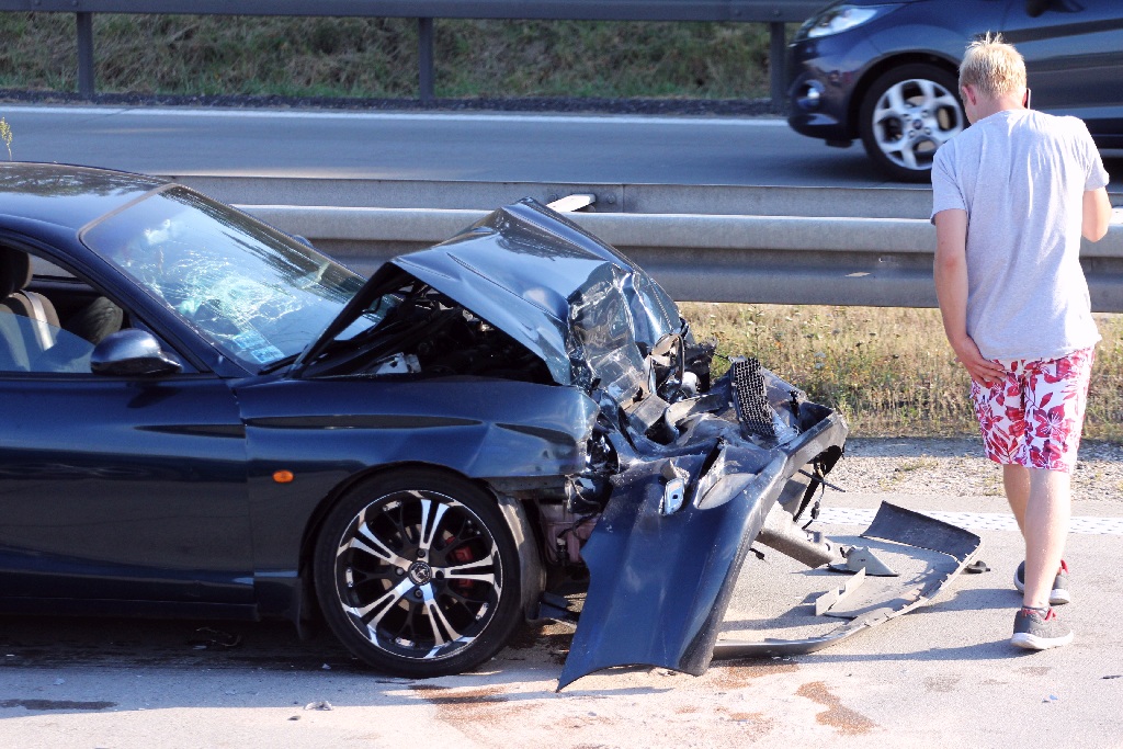 Niedzielna kolizja dwóch samochodów  na autostradzie A 4