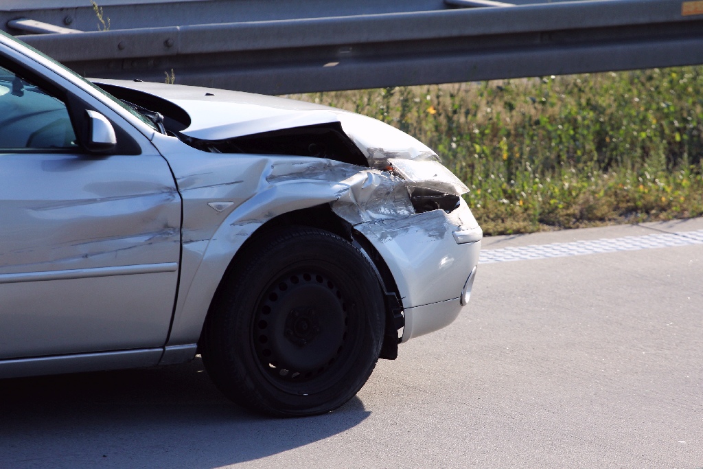 Niedzielna kolizja dwóch samochodów  na autostradzie A 4