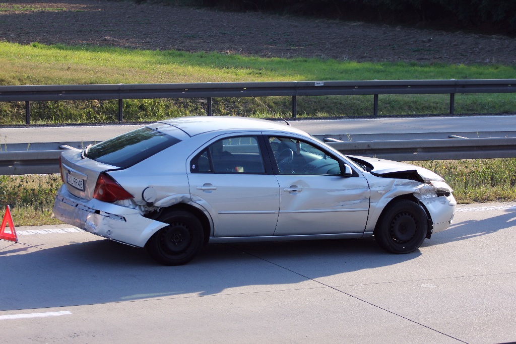 Niedzielna kolizja dwóch samochodów  na autostradzie A 4