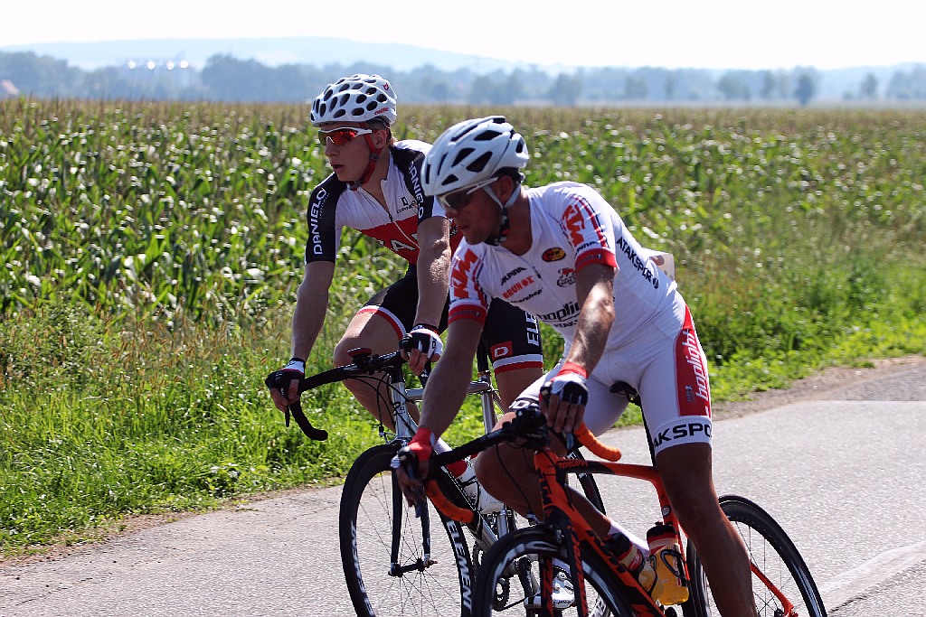 Po szosach wokół Krotoszyc ścigał się kolarski peleton