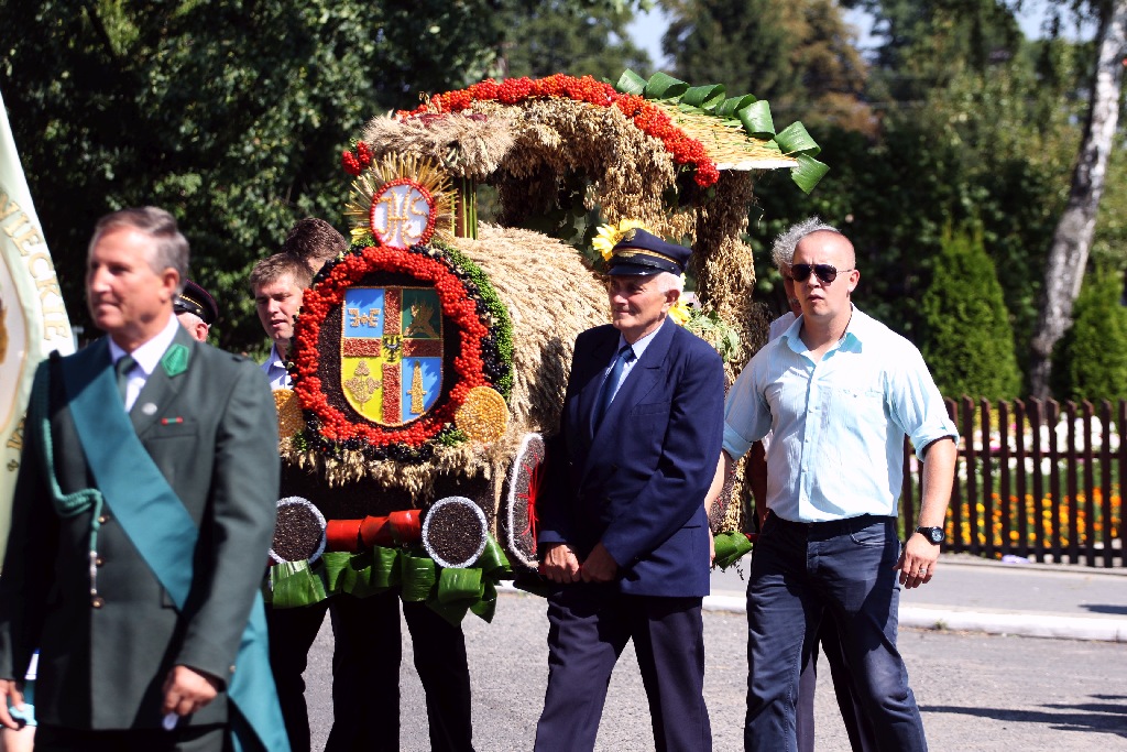Mieszkańcy gminy Miłkowice celebrują święto doroczne plonów