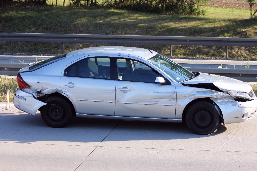 Niedzielna kolizja dwóch samochodów  na autostradzie A 4