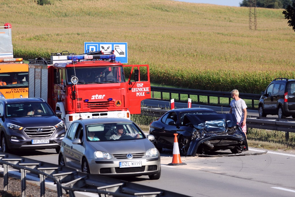 Niedzielna kolizja dwóch samochodów  na autostradzie A 4