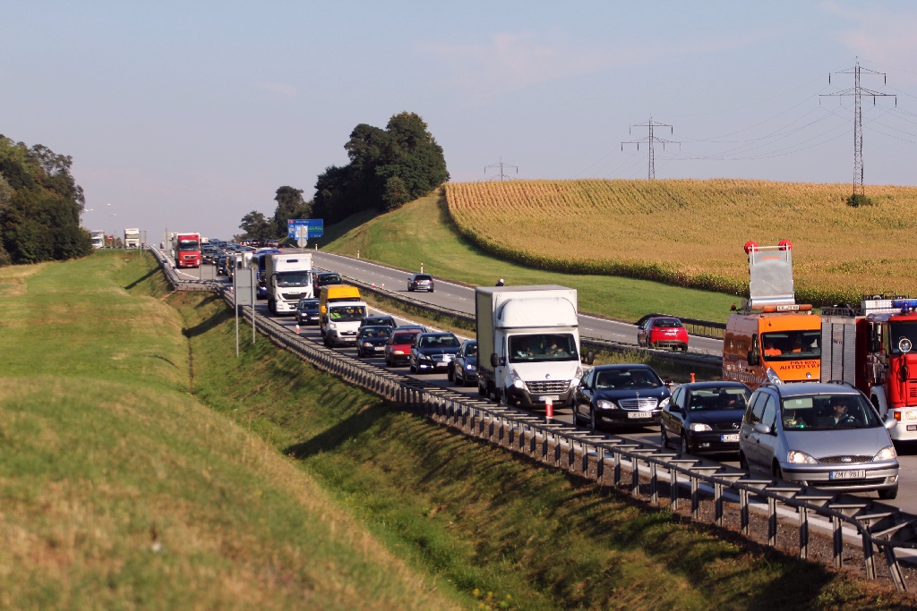 Niedzielna kolizja dwóch samochodów  na autostradzie A 4