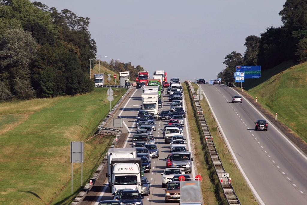 Niedzielna kolizja dwóch samochodów  na autostradzie A 4