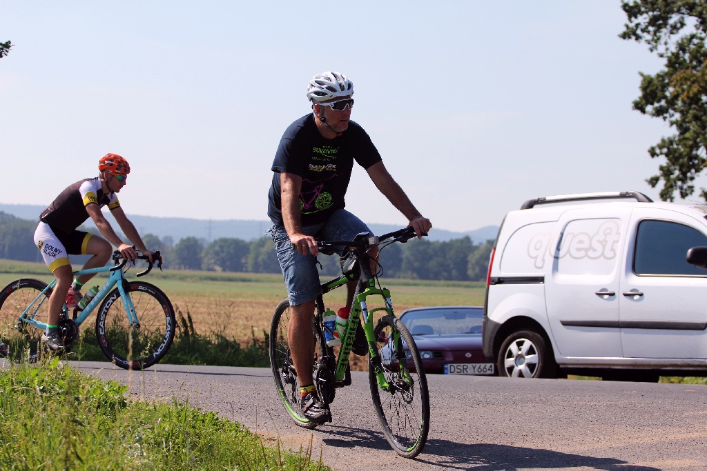 Po szosach wokół Krotoszyc ścigał się kolarski peleton