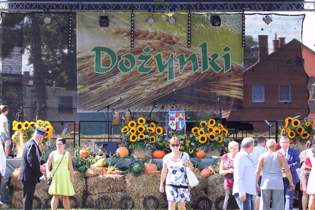 Mieszkańcy gminy Miłkowice celebrują święto doroczne plonów