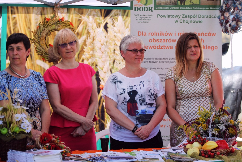 Mieszkańcy gminy Miłkowice celebrują święto doroczne plonów