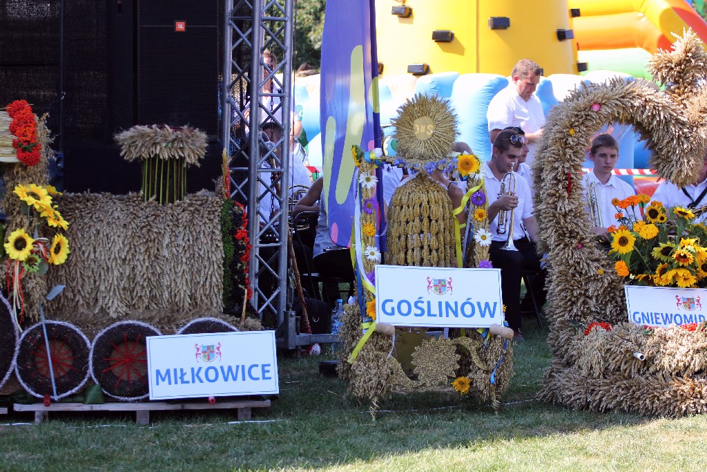 Mieszkańcy gminy Miłkowice celebrują święto doroczne plonów
