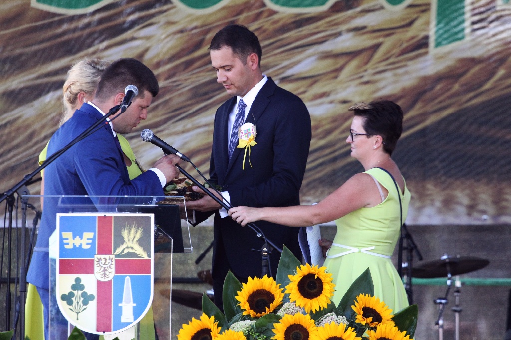 Mieszkańcy gminy Miłkowice celebrują święto doroczne plonów