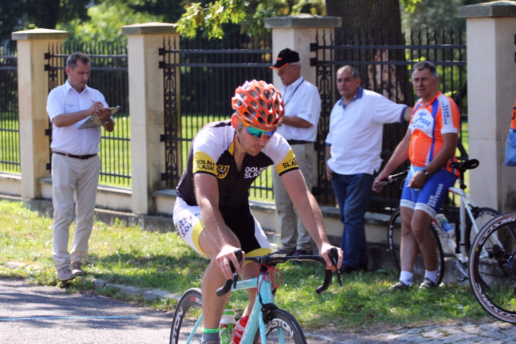 Po szosach wokół Krotoszyc ścigał się kolarski peleton