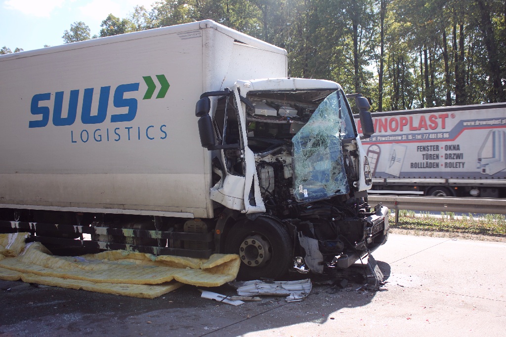 Zderzenie trzech tirów na autostradzie. Objazdy w stronę Legnicy