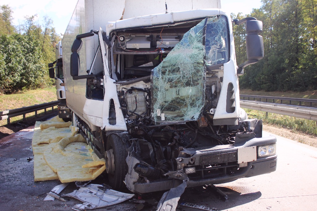 Zderzenie trzech tirów na autostradzie. Objazdy w stronę Legnicy