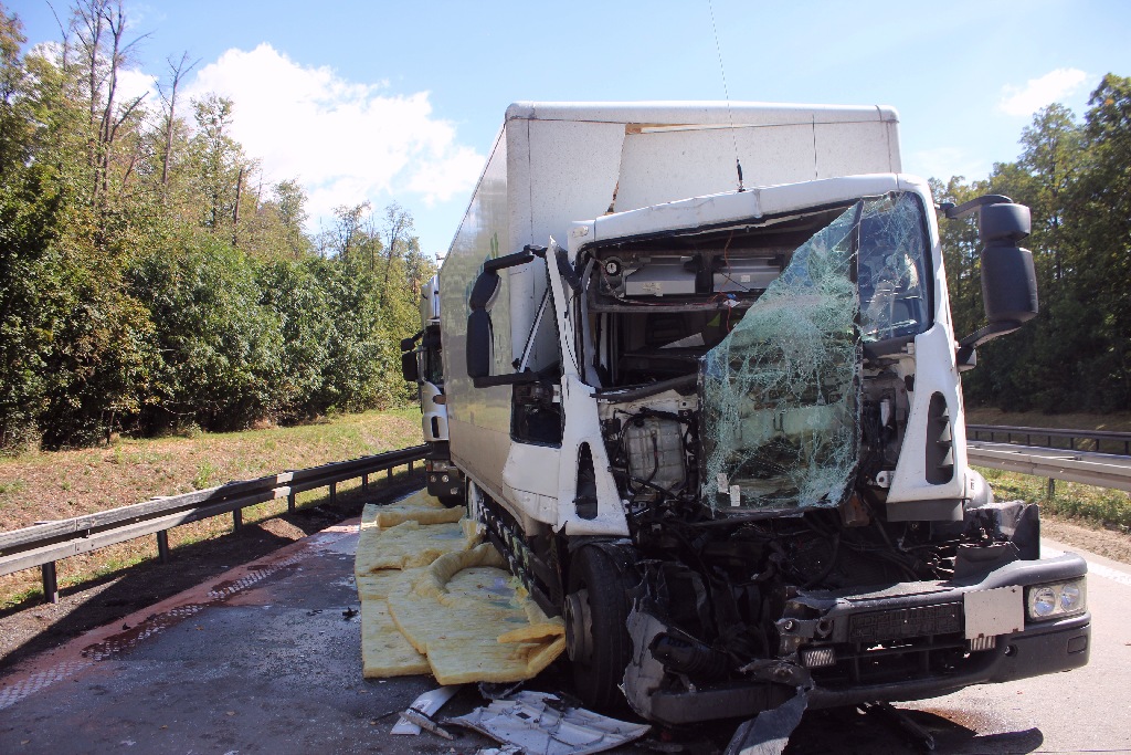 Zderzenie trzech tirów na autostradzie. Objazdy w stronę Legnicy