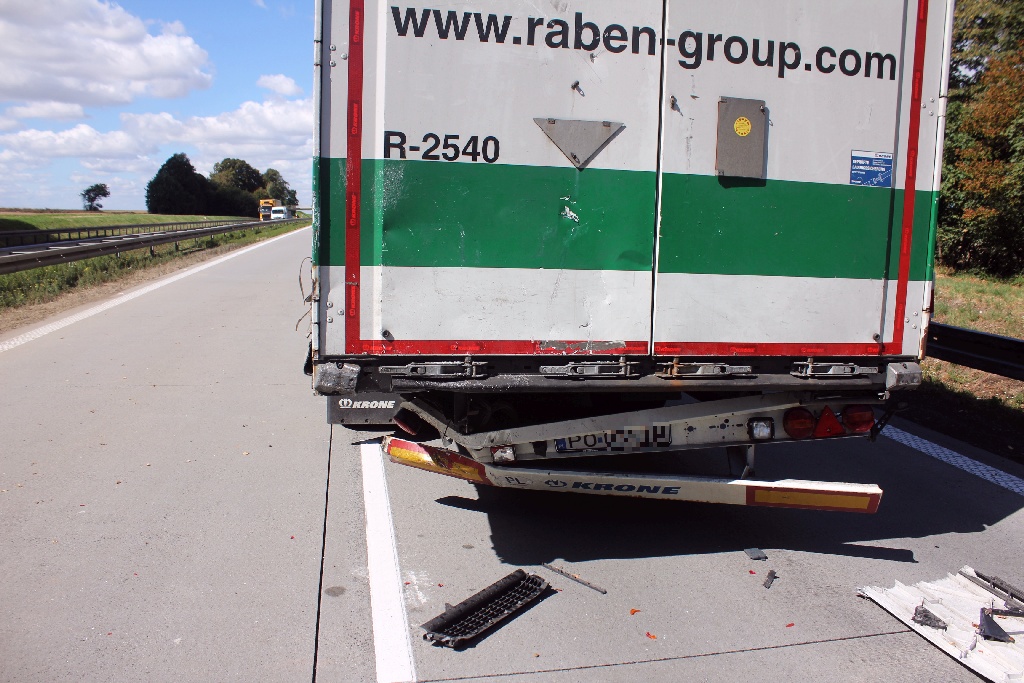 Zderzenie trzech tirów na autostradzie. Objazdy w stronę Legnicy