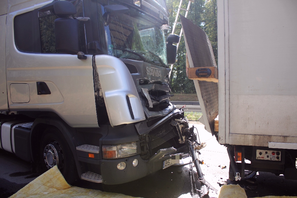 Zderzenie trzech tirów na autostradzie. Objazdy w stronę Legnicy