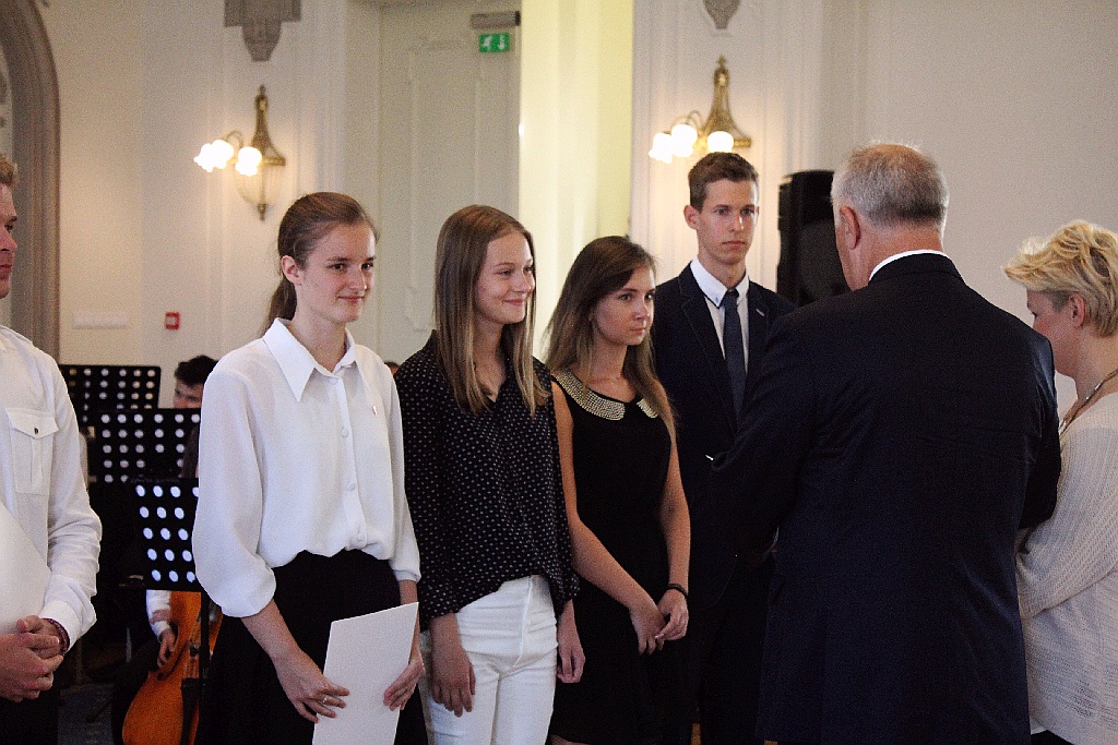 Rok szkolny w Legnicy oficjalnie i uroczyście zainaugurowany