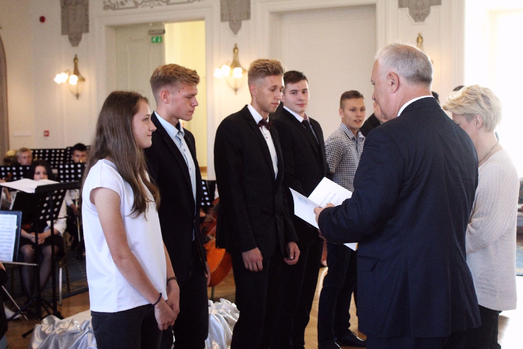 Rok szkolny w Legnicy oficjalnie i uroczyście zainaugurowany