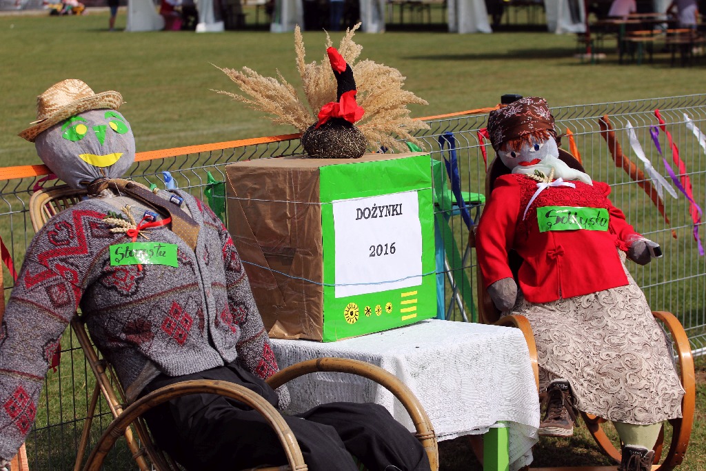 Mieszkańcy gminy Kunice bawią się na dożynkach gminnych