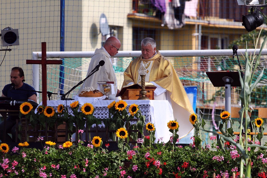 Mieszkańcy gminy Kunice bawią się na dożynkach gminnych