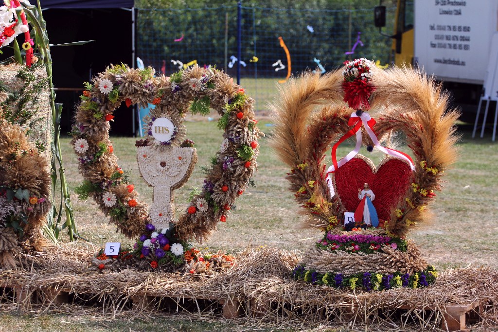 Mieszkańcy gminy Kunice bawią się na dożynkach gminnych