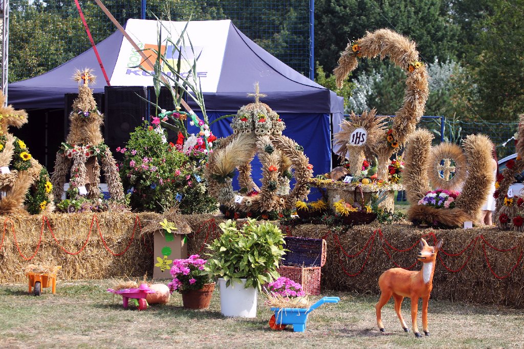 Mieszkańcy gminy Kunice bawią się na dożynkach gminnych