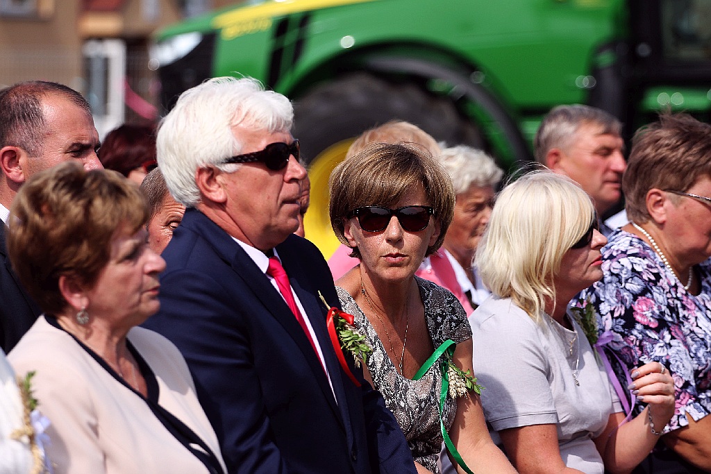 Mieszkańcy gminy Kunice bawią się na dożynkach gminnych