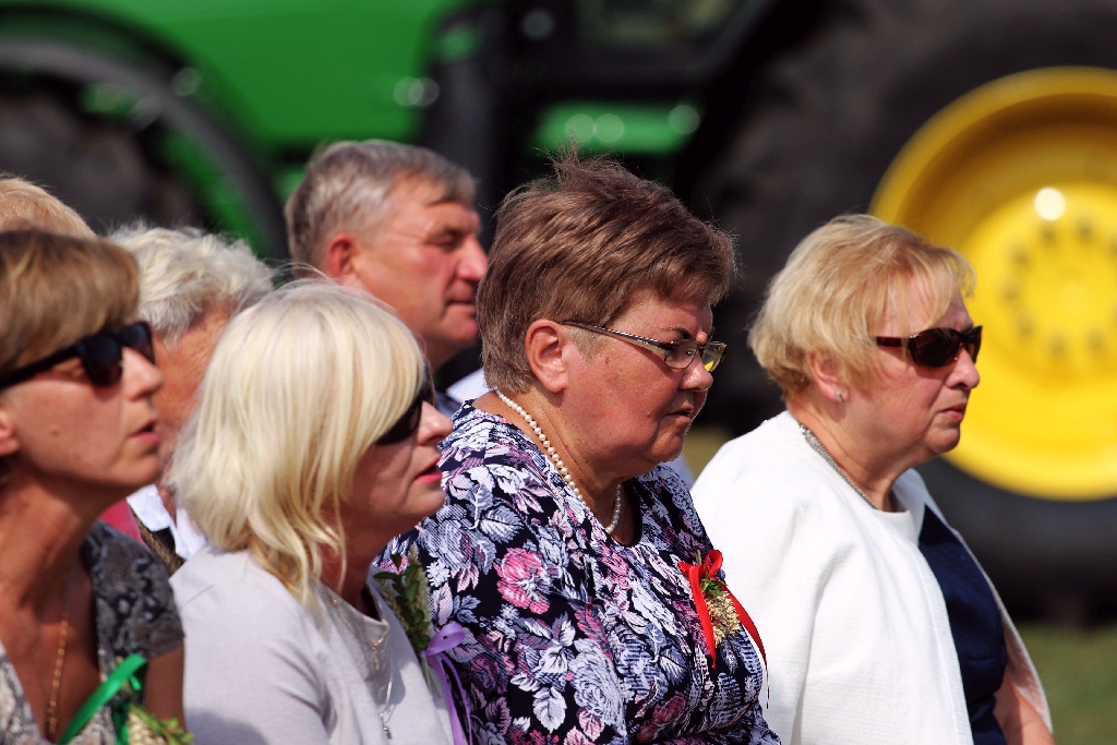 Mieszkańcy gminy Kunice bawią się na dożynkach gminnych