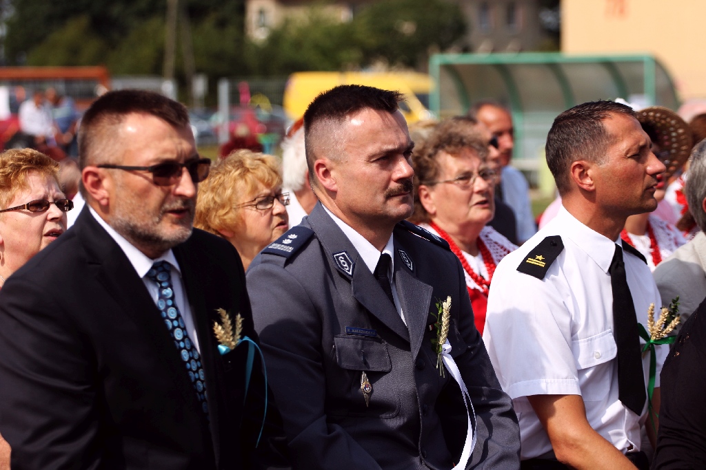 Mieszkańcy gminy Kunice bawią się na dożynkach gminnych