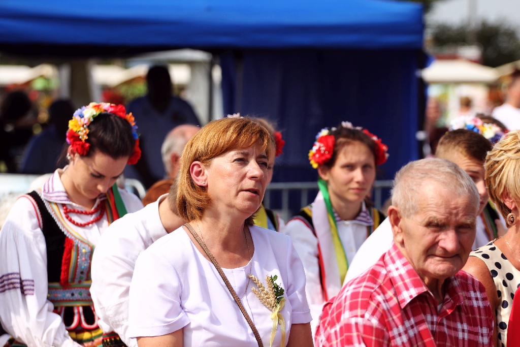 Mieszkańcy gminy Kunice bawią się na dożynkach gminnych