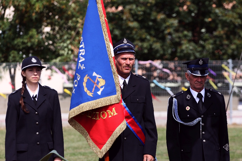 Mieszkańcy gminy Kunice bawią się na dożynkach gminnych