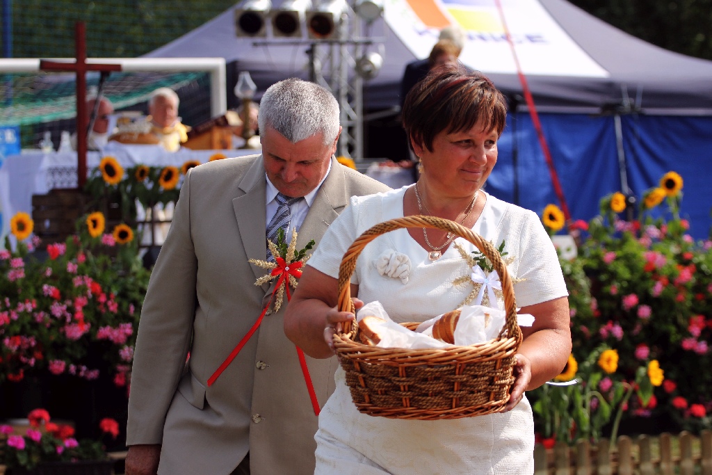 Mieszkańcy gminy Kunice bawią się na dożynkach gminnych