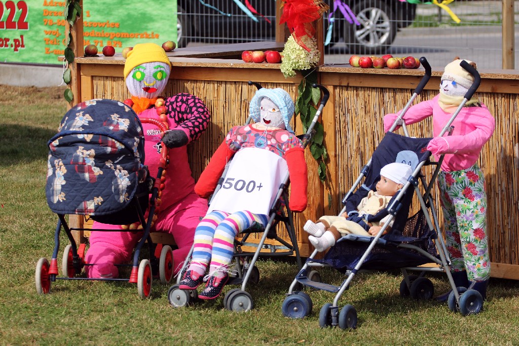 Mieszkańcy gminy Kunice bawią się na dożynkach gminnych