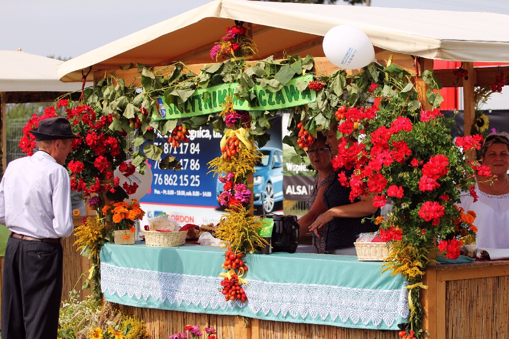 Mieszkańcy gminy Kunice bawią się na dożynkach gminnych