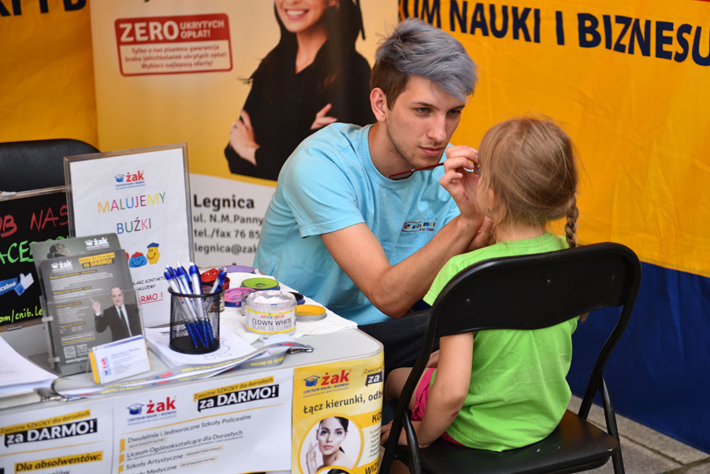 Wielka rodzinna Familiada na dziedzińcu Akademii Rycerskiej