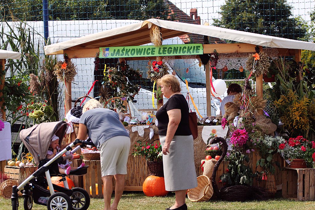 Mieszkańcy gminy Kunice bawią się na dożynkach gminnych