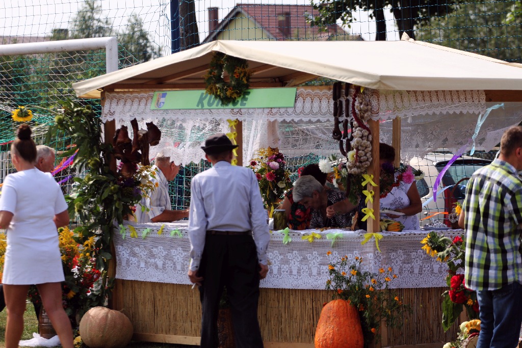 Mieszkańcy gminy Kunice bawią się na dożynkach gminnych