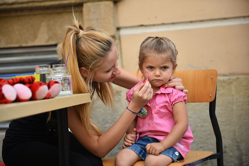 Wielka rodzinna Familiada na dziedzińcu Akademii Rycerskiej