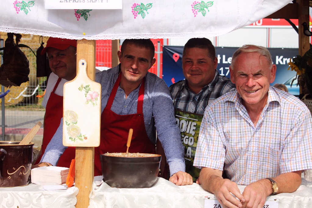 Mieszkańcy gminy Kunice bawią się na dożynkach gminnych