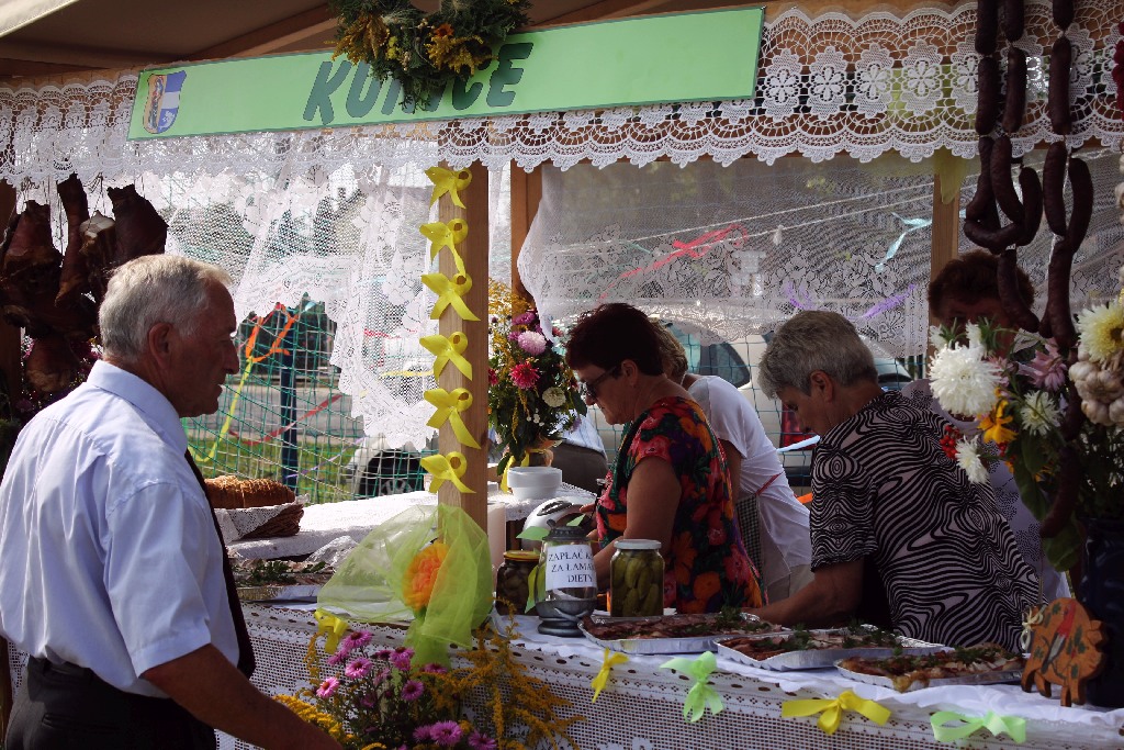 Mieszkańcy gminy Kunice bawią się na dożynkach gminnych