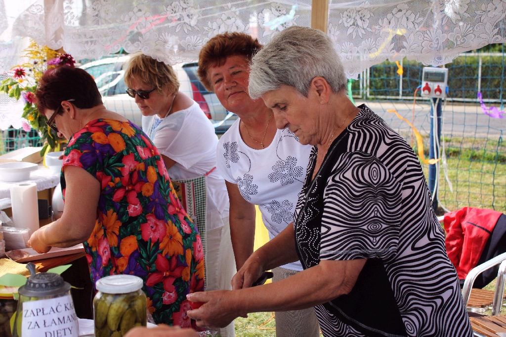 Mieszkańcy gminy Kunice bawią się na dożynkach gminnych