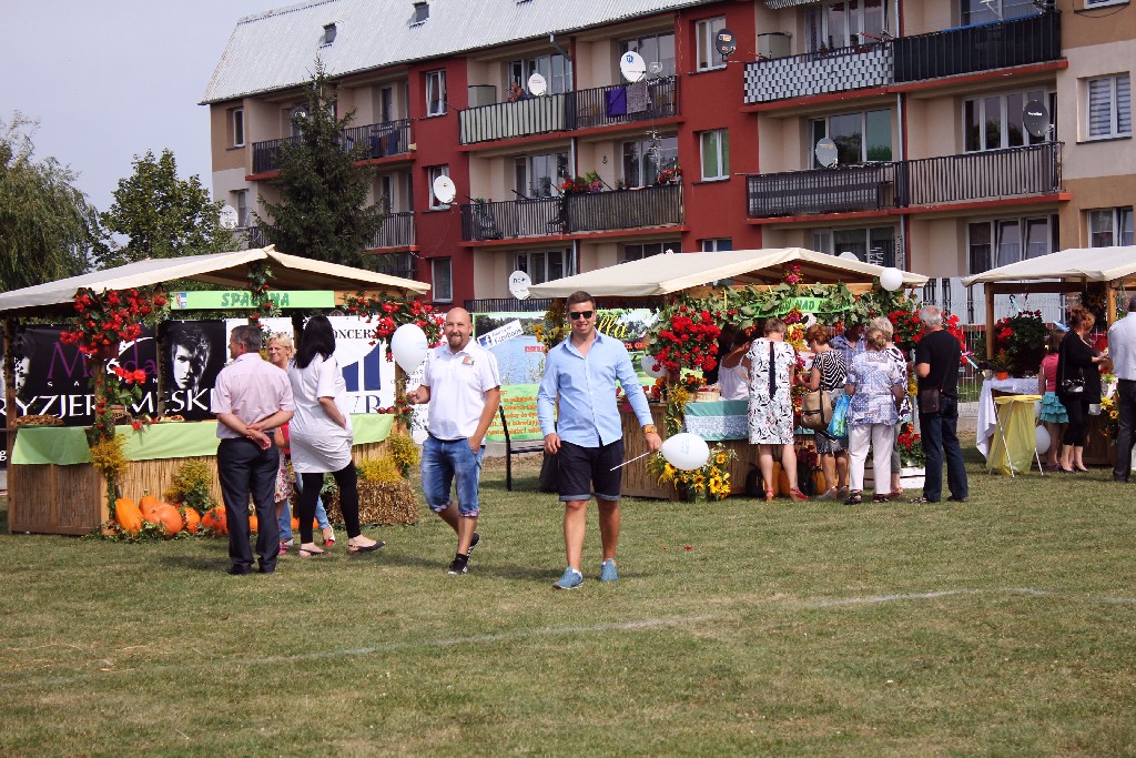 Mieszkańcy gminy Kunice bawią się na dożynkach gminnych