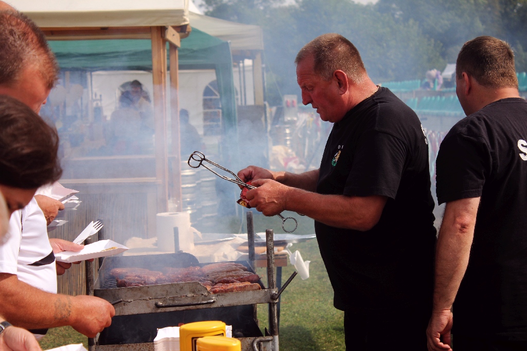Mieszkańcy gminy Kunice bawią się na dożynkach gminnych