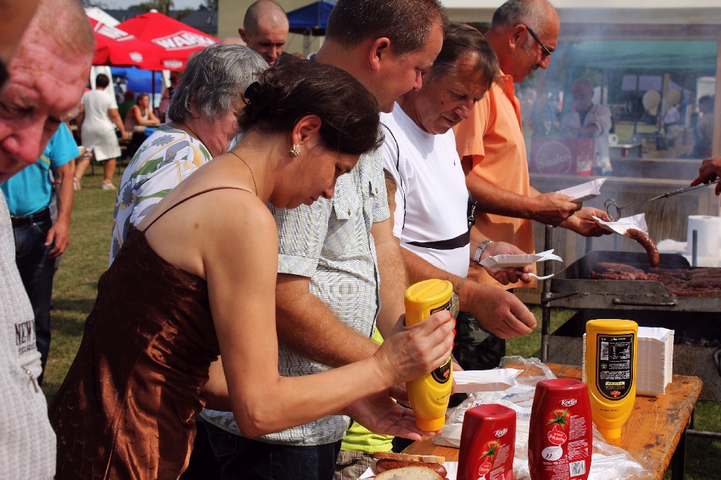 Mieszkańcy gminy Kunice bawią się na dożynkach gminnych