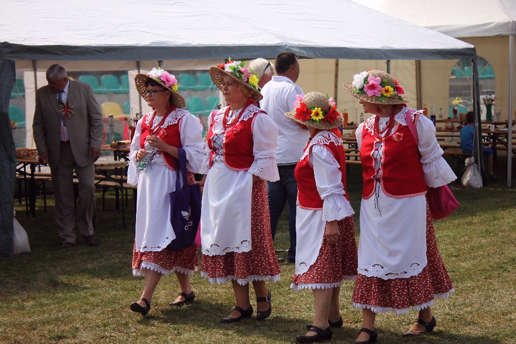 Mieszkańcy gminy Kunice bawią się na dożynkach gminnych